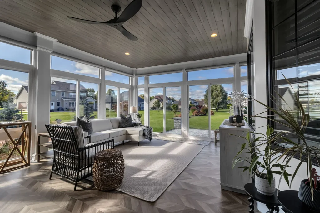 Custom built sunroom by Bellus Terra